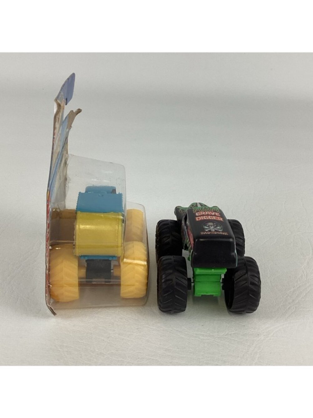 Hot Wheels Monster Trucks Will Trash It All Grave Digger mini plastic bundle lot - Picture 5 of 6